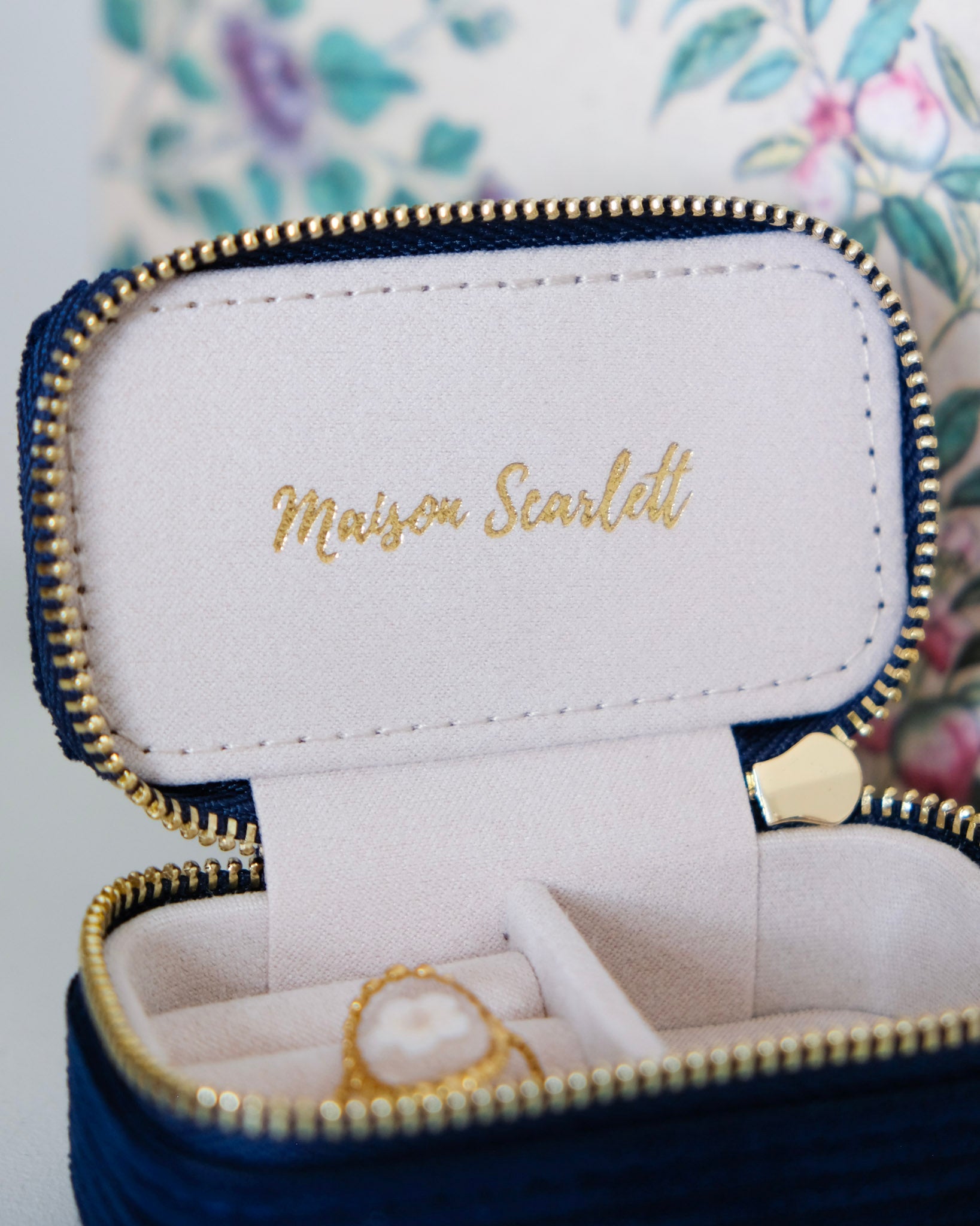 Mini boîte à bijoux de voyage Marie en velours côtelé